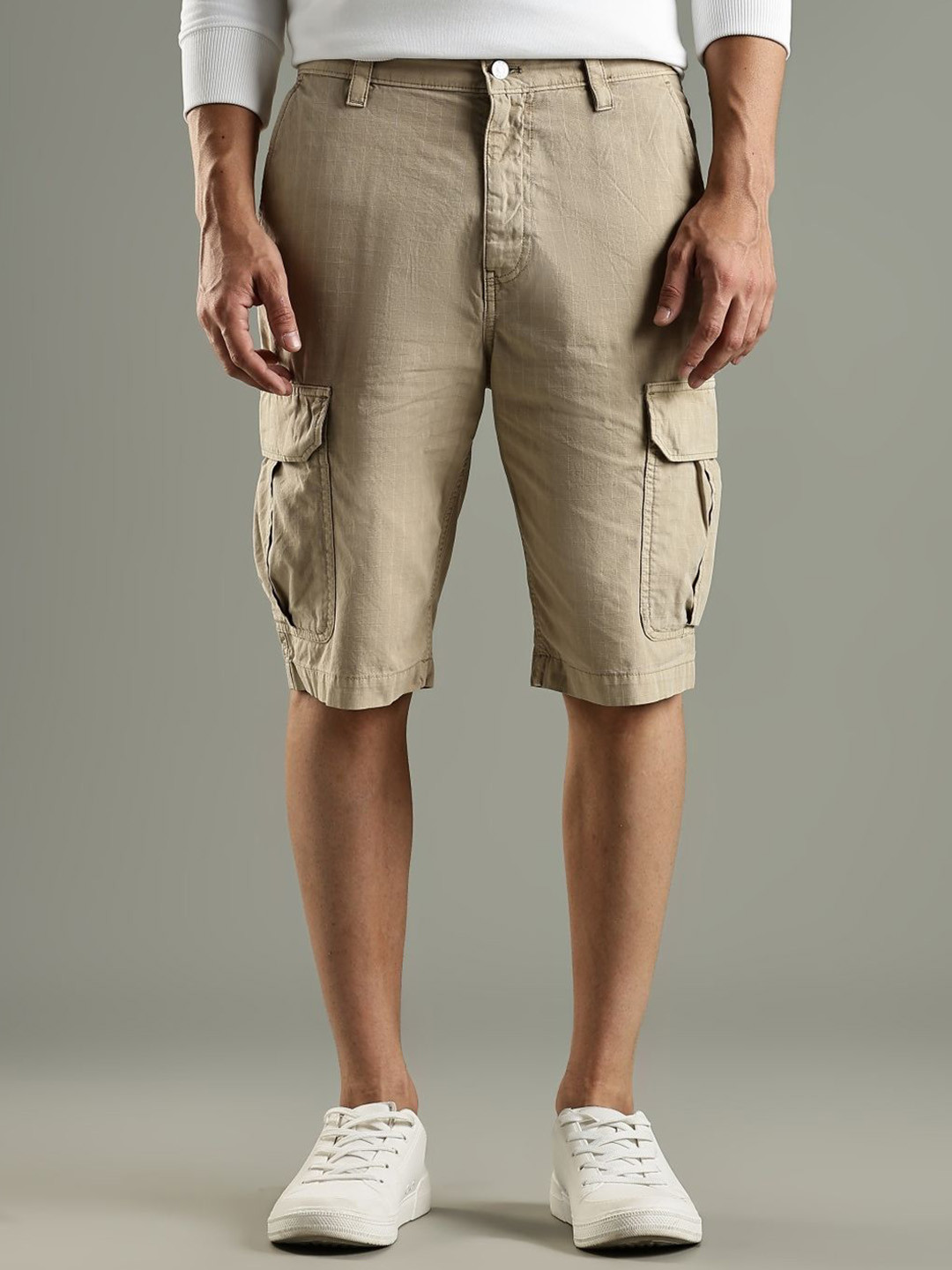 Tommy Hilfiger Europe Men Self Design Pure Cotton Cargo Shorts