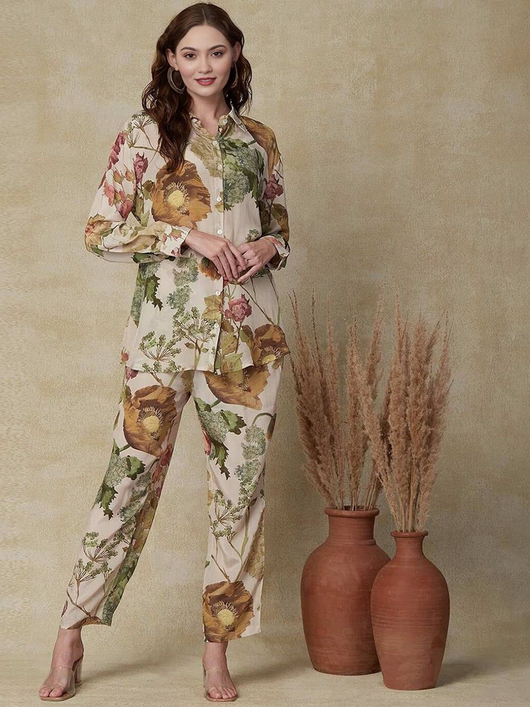Lookmark Women Floral Printed Kurta with Trousers