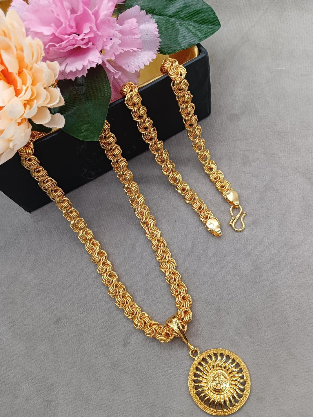 SHANKHRAJ MALL Gold-Plated Square Pendant with Chain