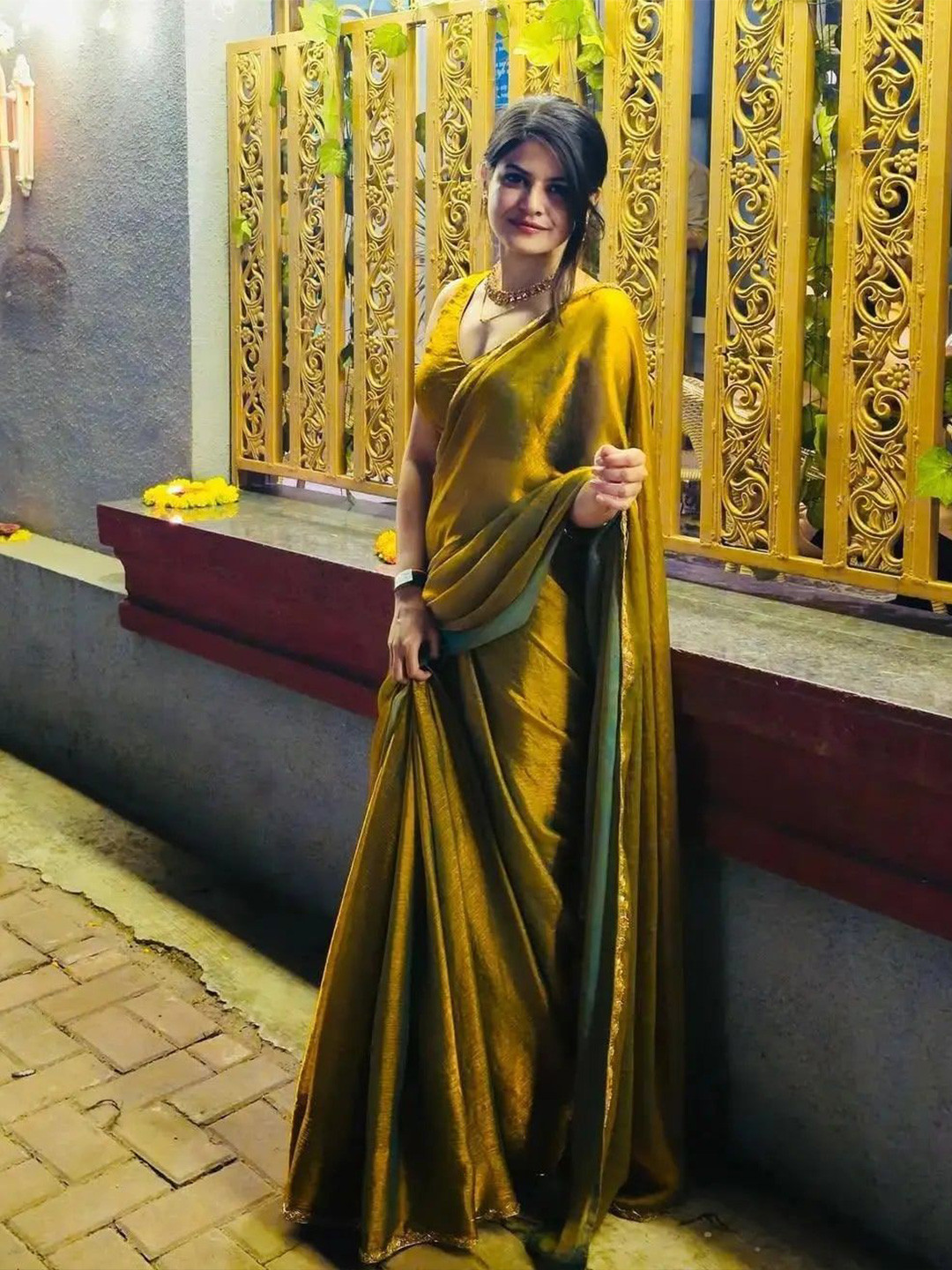 AVANTIKA FASHION Embellished Party Saree