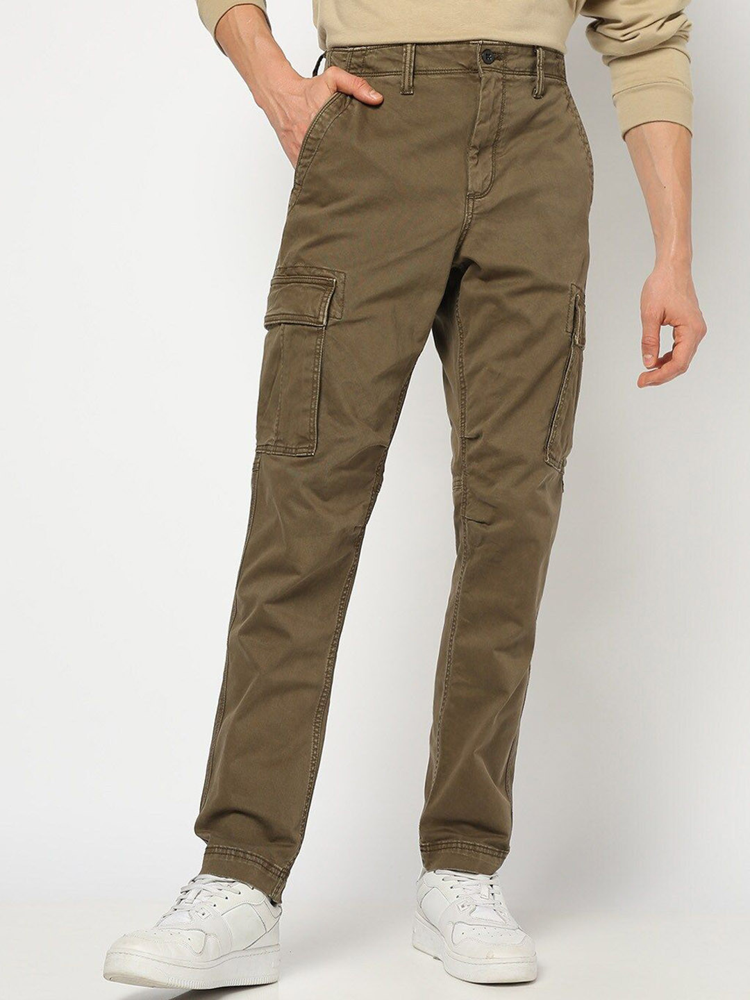 GAP Men Classic Mid-Rise Cotton Cargo Pants With Patch Pockets