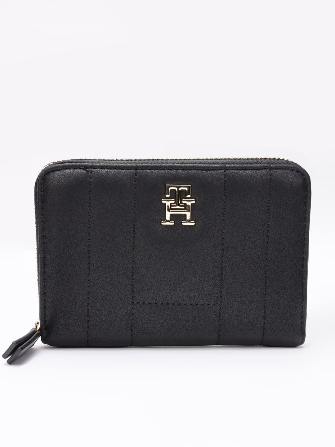Tommy Hilfiger Women Zip Around Wallet