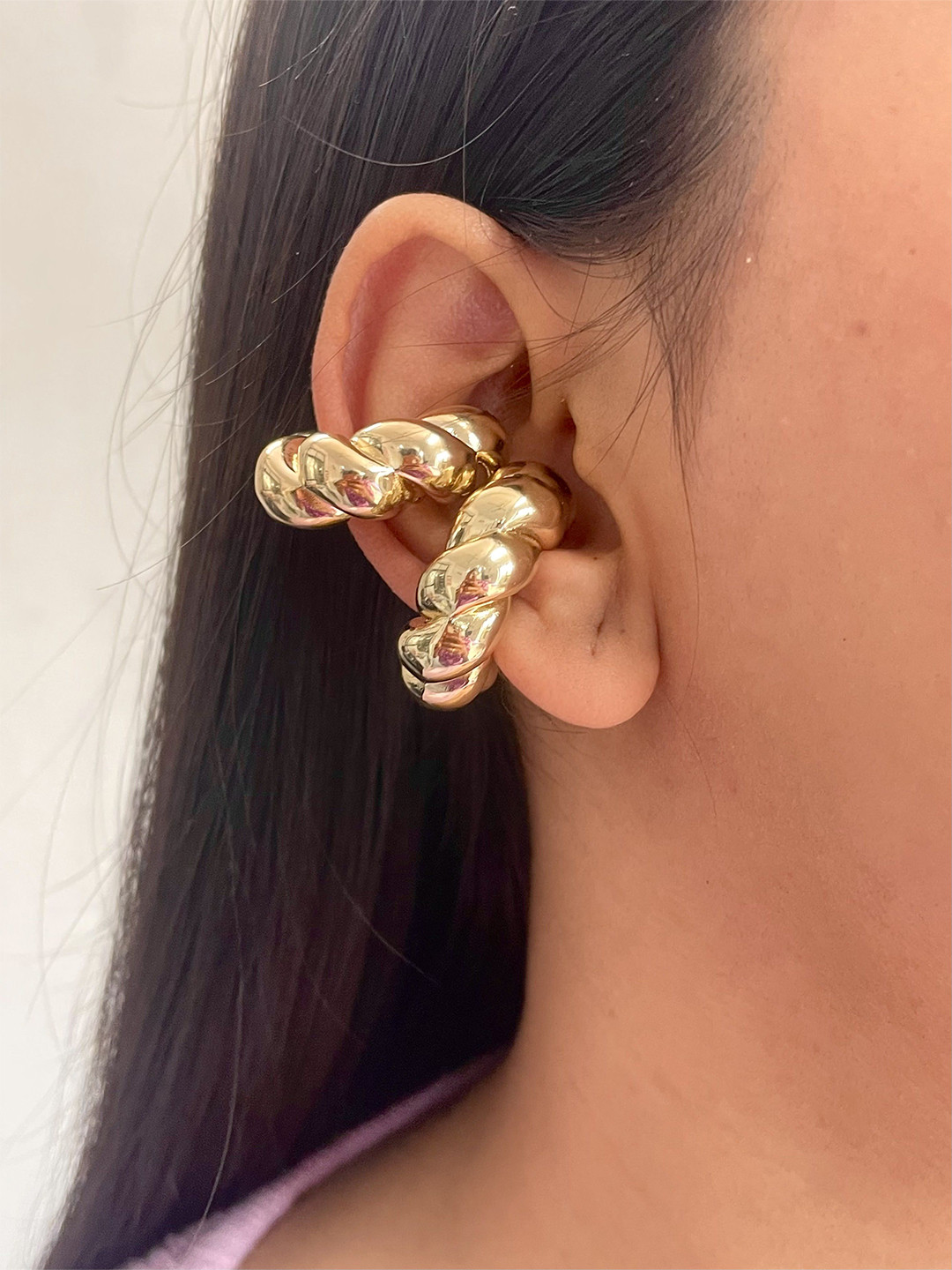 ISHKAARA 1 Pair of Gold Twisted Chunky Circular Ear Cuff Earrings
