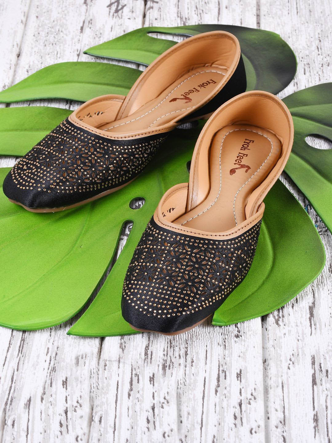 Froh Feet Women Embellished Ethnic Mojaris Flats