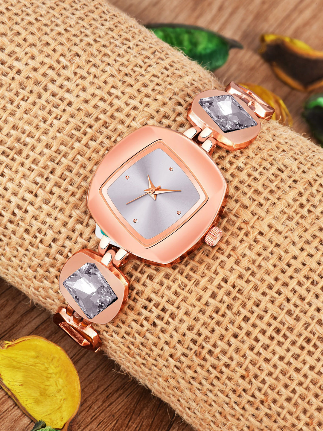 WATCHSTAR Women Dial & Stainless Steel Straps Analogue Watch Pari CopperWC