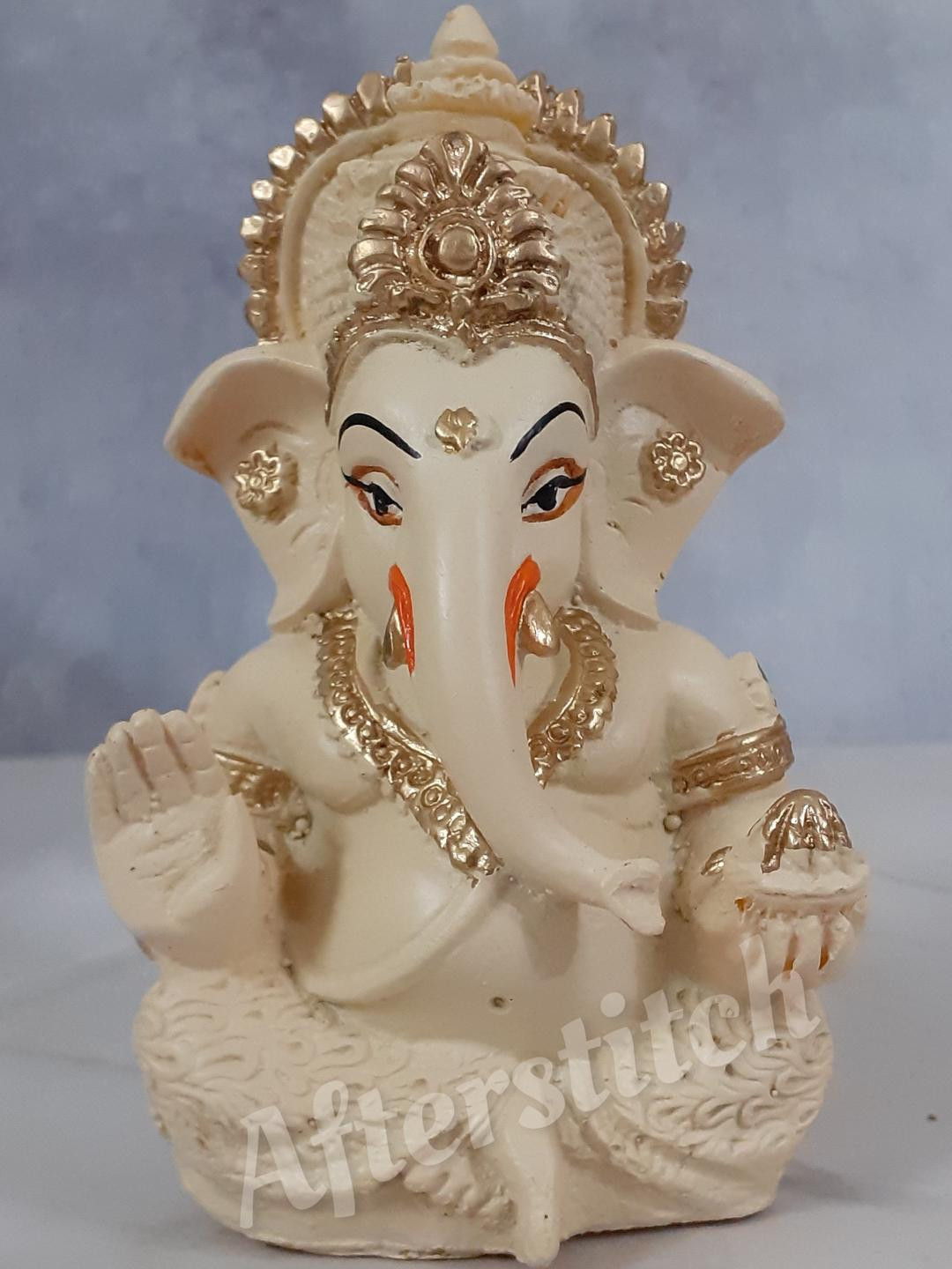 Afterstitch White Showpiece