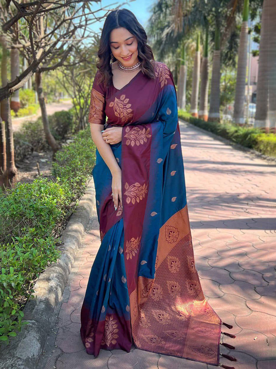 VILLE FASHION Leaf Woven Design Zari Kanjeevaram Saree