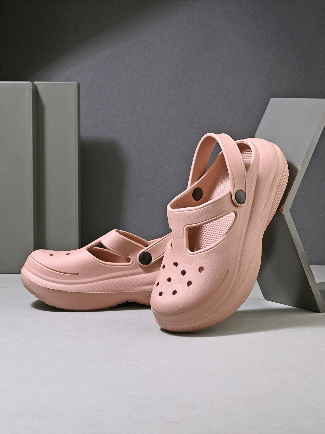 The Roadster Lifestyle Co Women Self Design Clogs