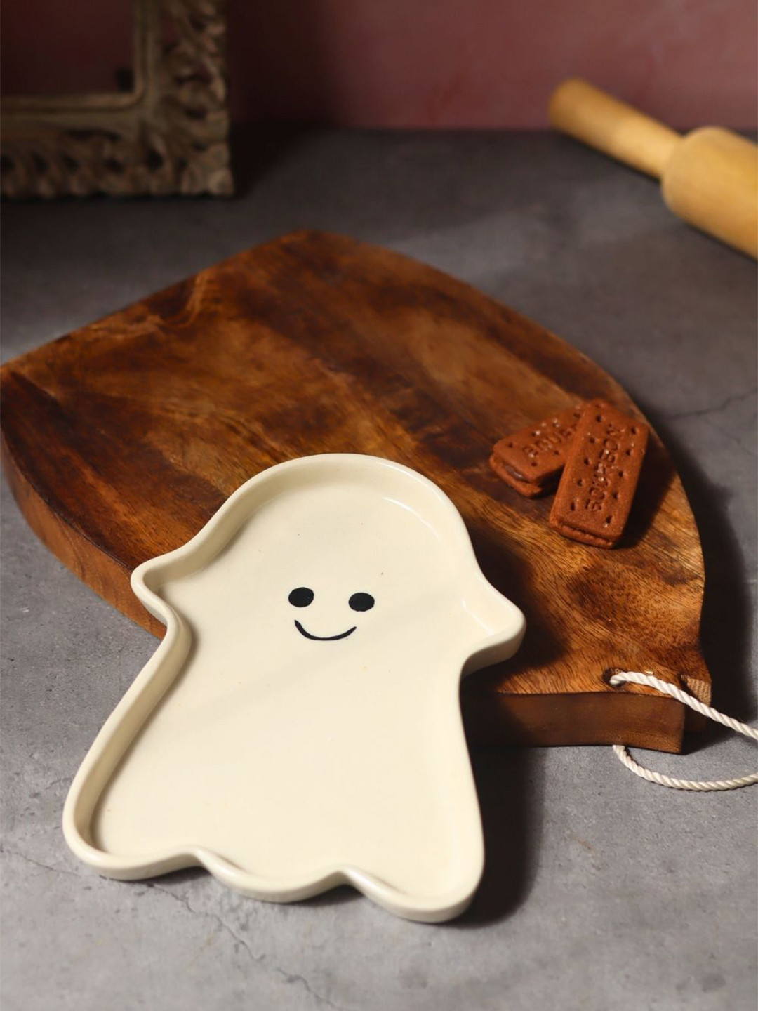 WEAVING HOMES White & Black Spooky Ghost Ceramic Dessert Plate