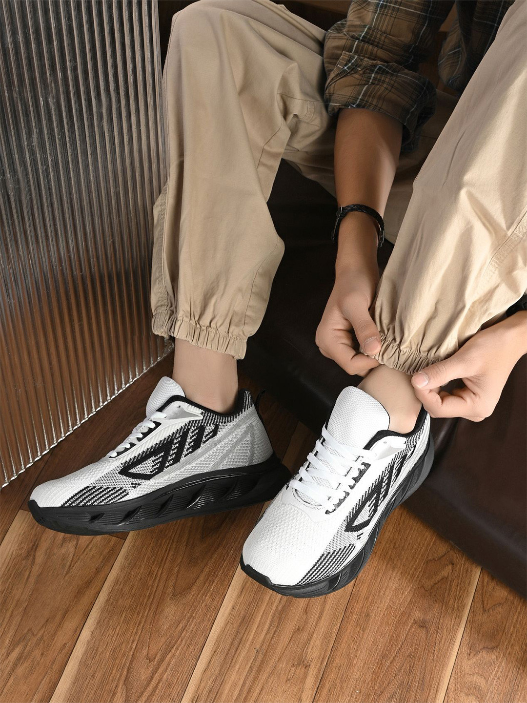 Roadster men running shoes deal – 80% Off