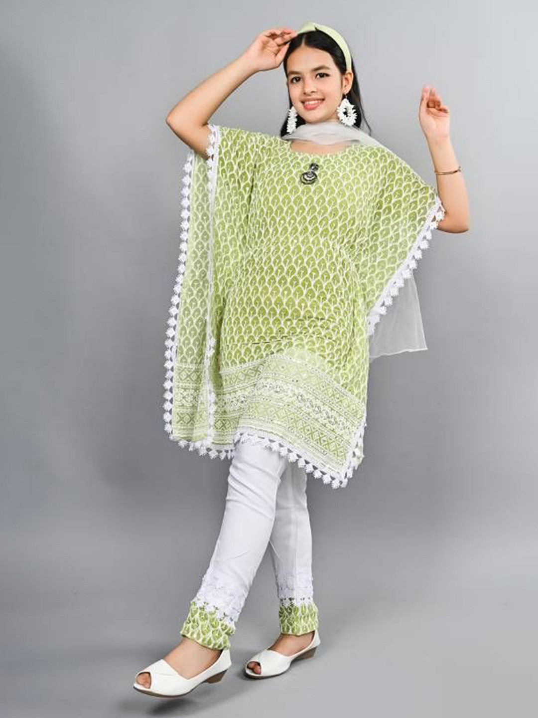 VALUE CREATION Girls Floral Embroidered Thread Work Kaftan Kurta With Trousers