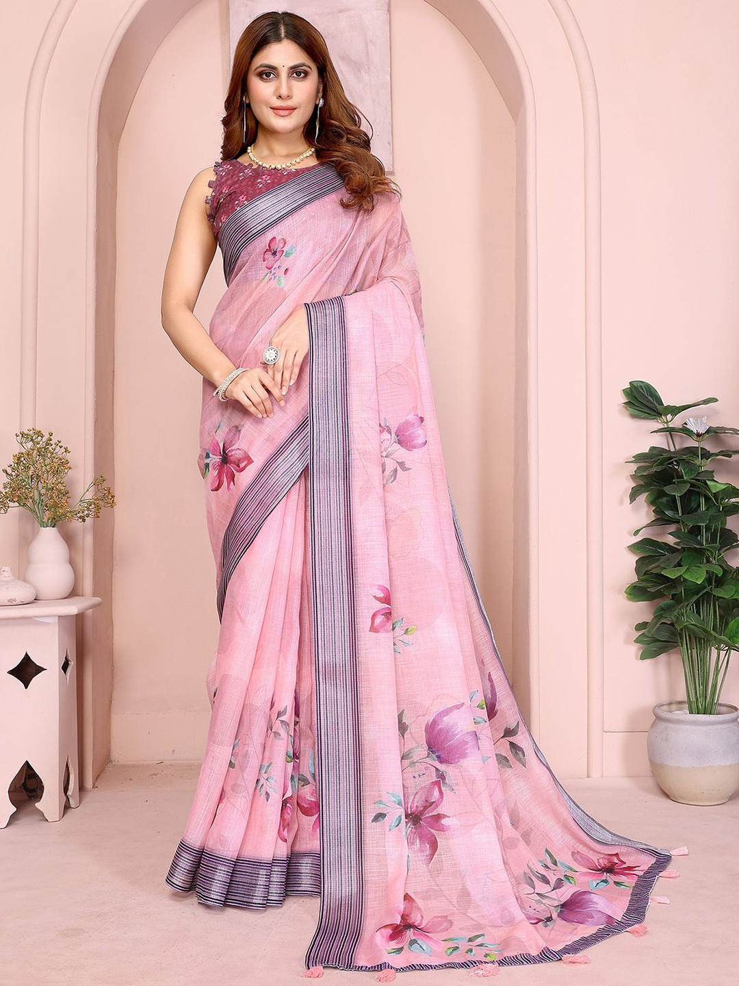 PAMPER YOURSELF Floral Printed Saree with Blouse Piece