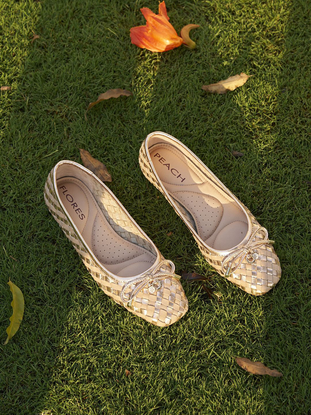 Peach Flores Women Fashion Mojaris with Bows