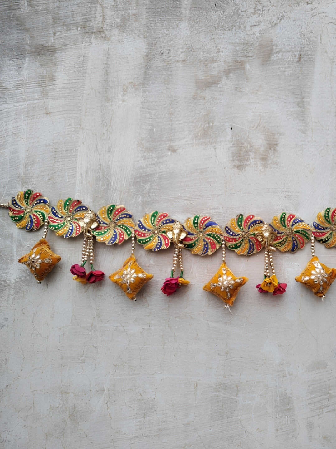 Nutts Yellow & Green Chakri Lace Satiya Bandhanwar