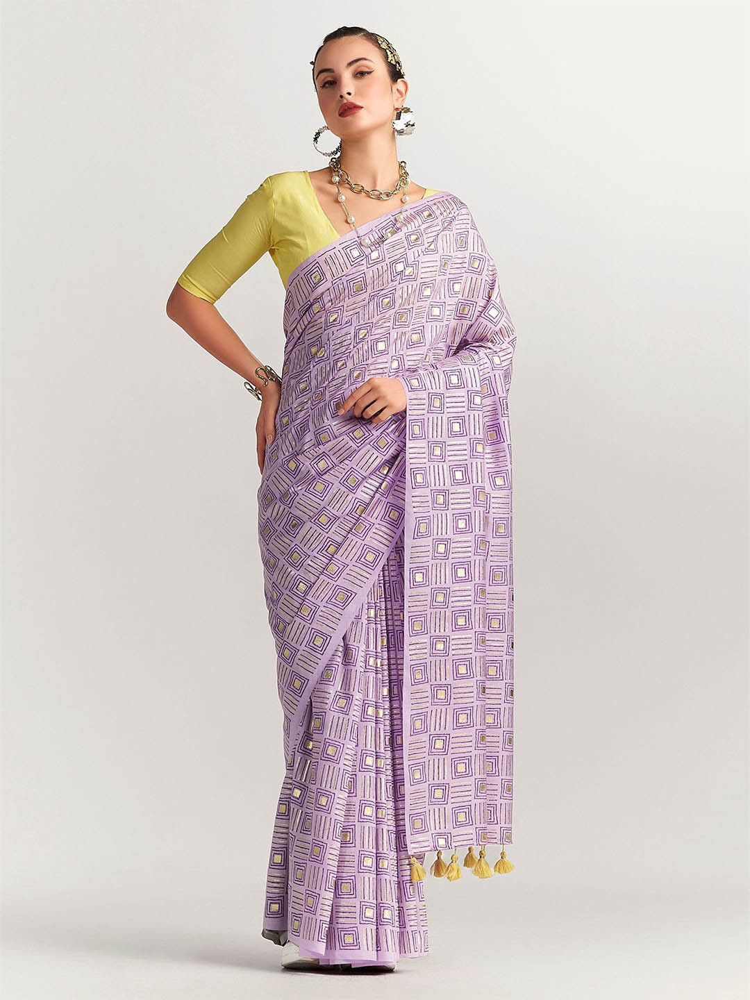 NIKATT Women Geometric Printed Foil Saree