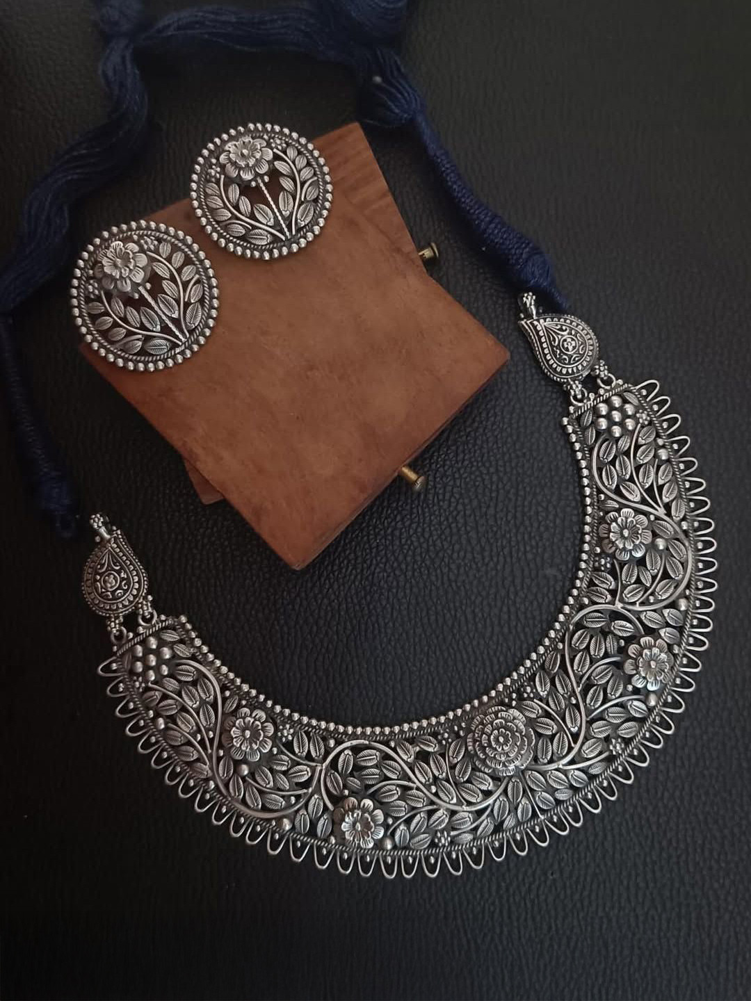 Dulcett Silver-Plated Floral Engraved Choker Antique Jewellery Set