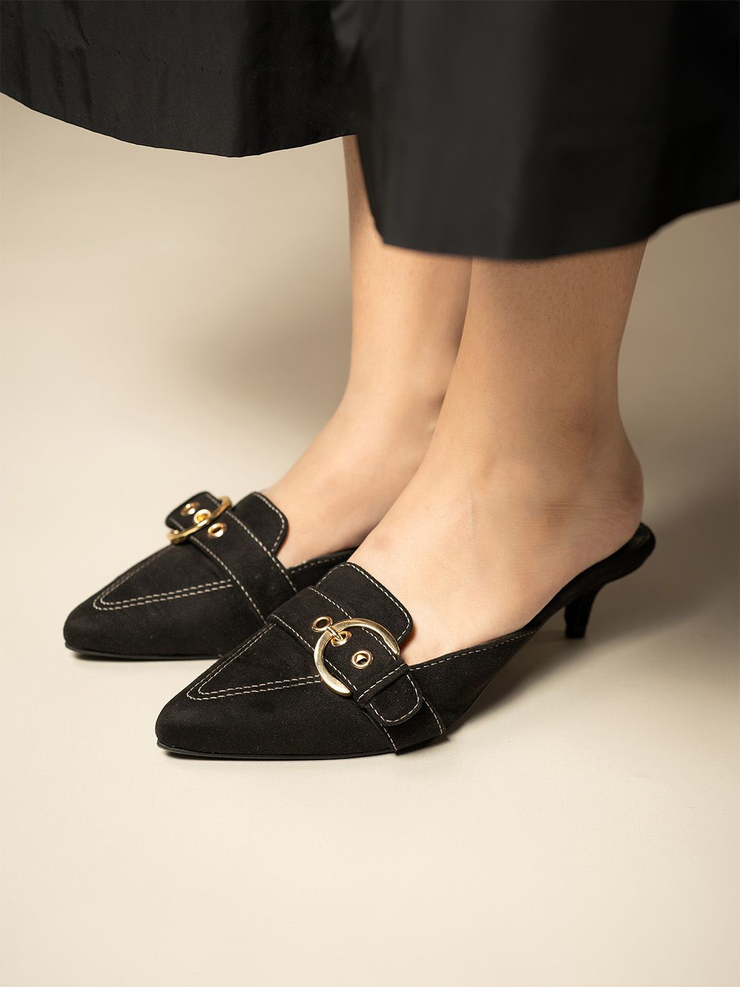 Theater Women Carmelas Black Pointed-Toe Suede Kitten Heels