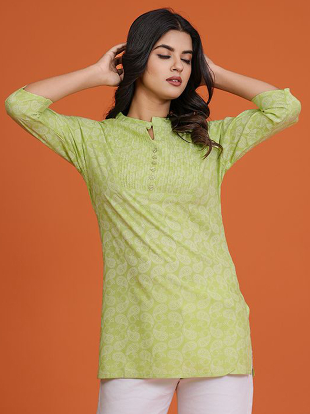 VIBE VISION Floral Printed Mandarin Collar Short Kurta