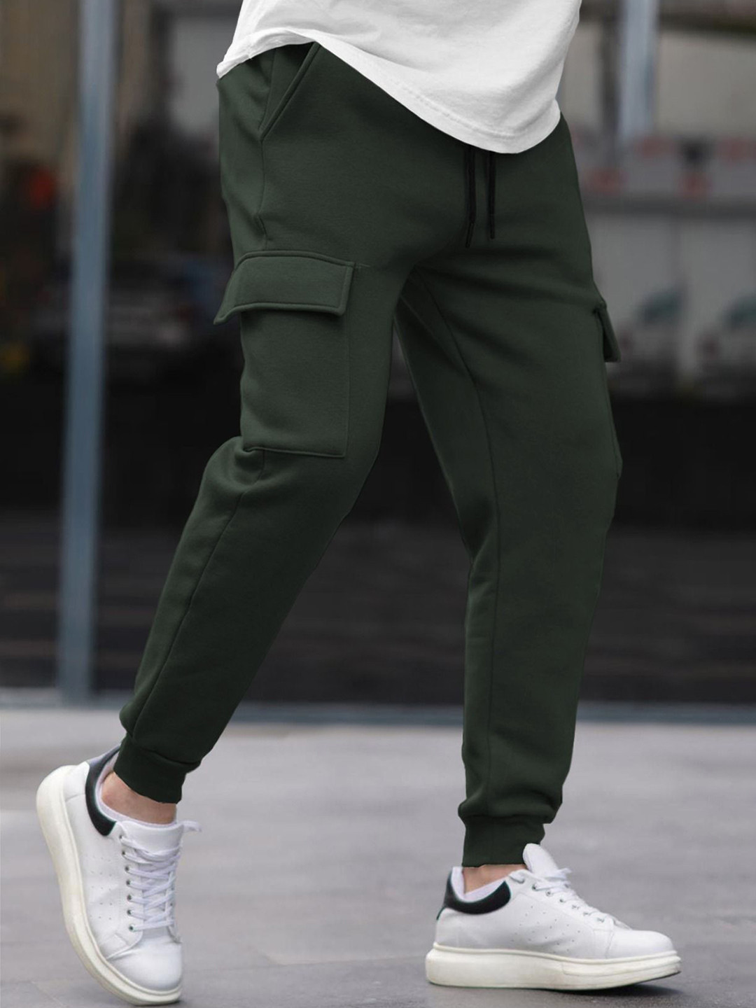 TRIPR Men Mid-Rise Crgo Joggers