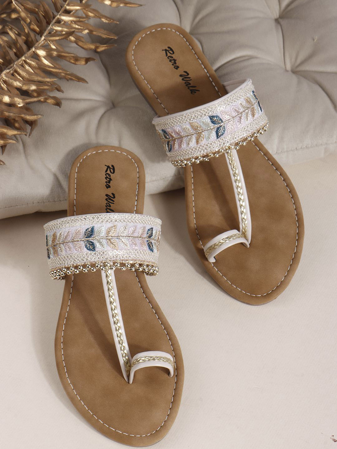 Retro Walk Women Embellished Open Toe Flats