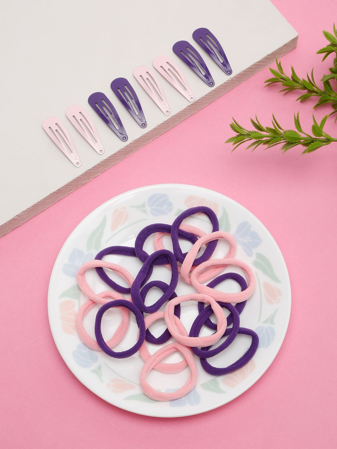 Stoln Women Set Of 48 Clips & Ponytail Holders