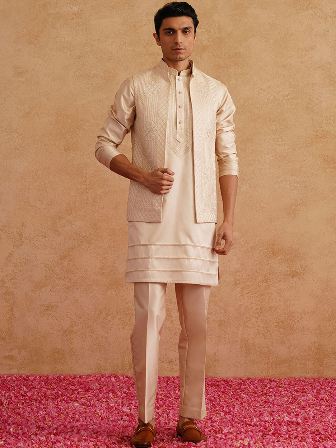 Denis Parkar Men Floral Embroidered Regular Thread Work Kurta with Trousers