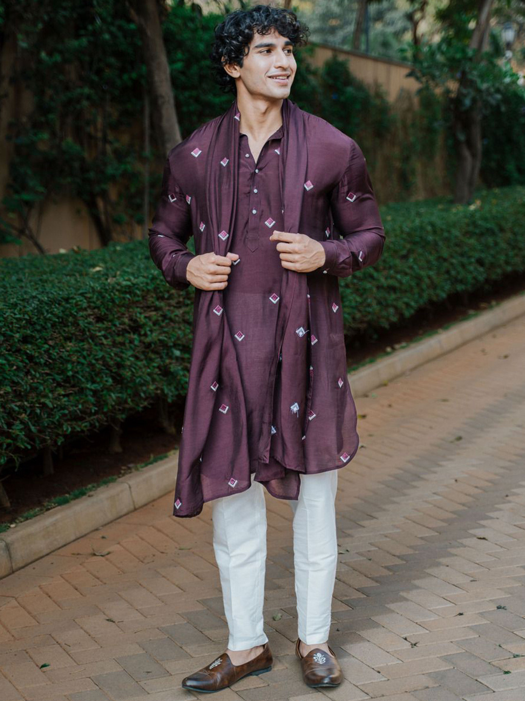 UNCUFFED Men Embroidered Flared Sleeves Anarkali Kurta