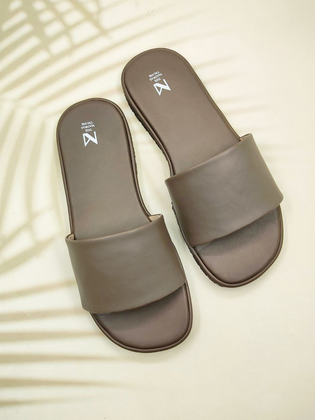 THE MADRAS TRUNK Men Open Toe Flats
