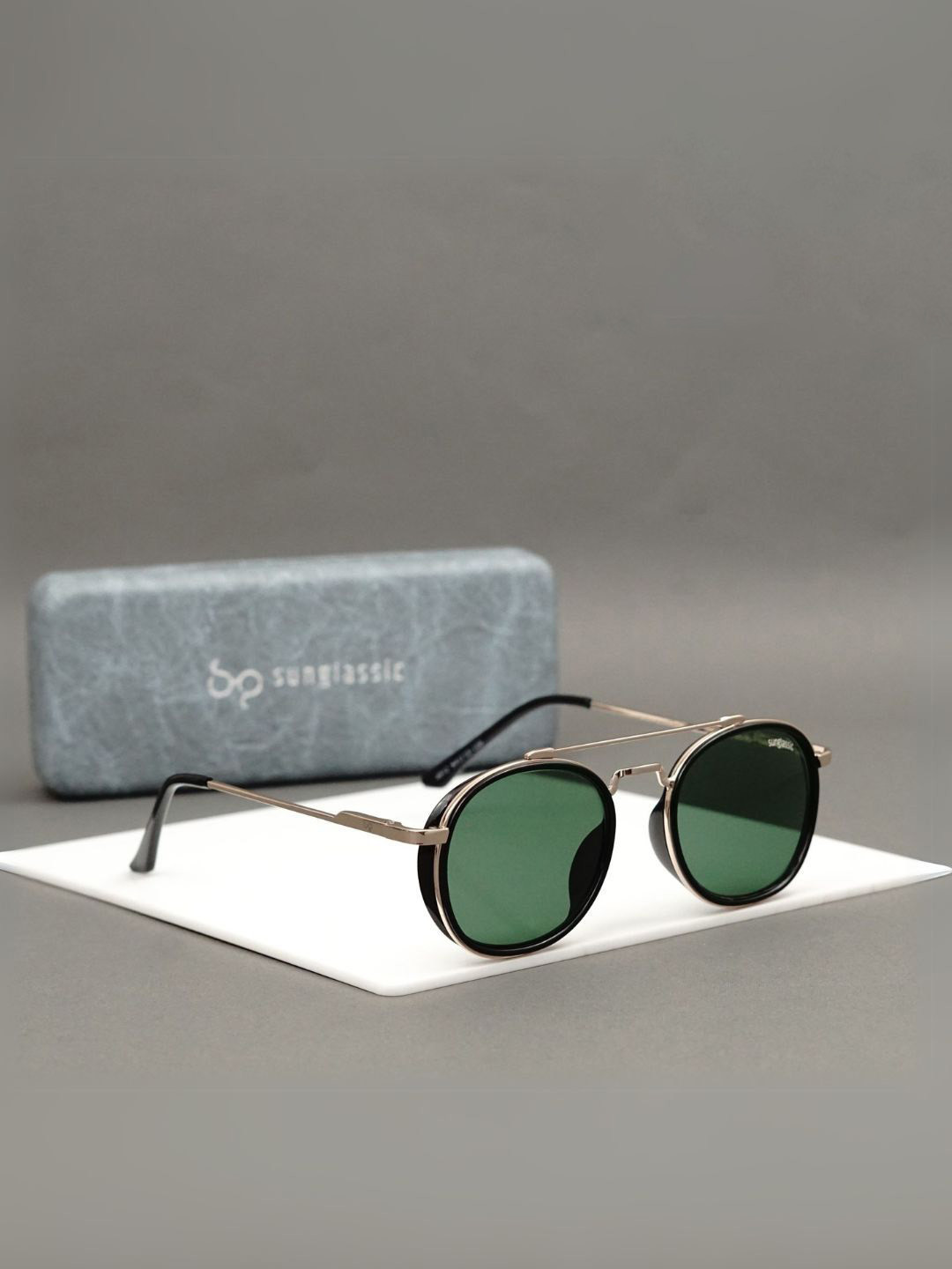 SUNGLASSIC Unisex Green And Gold Polarized Metal Frame Round Sunglasses SG4612