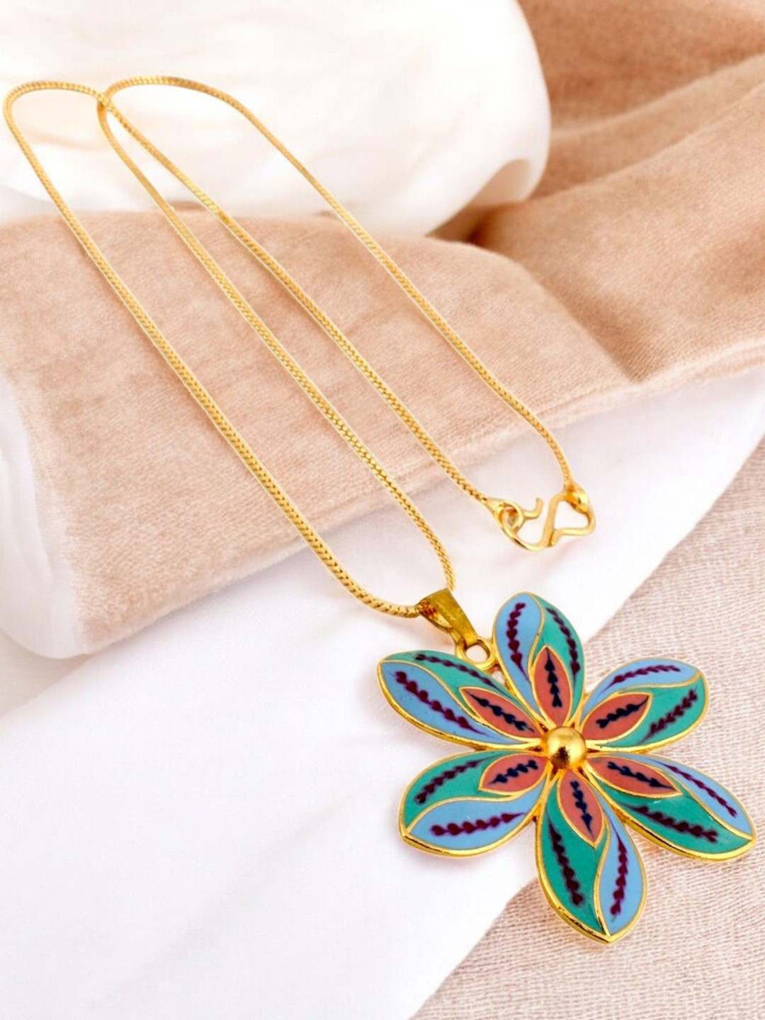 LUCKY JEWELLERY Gold-Plated Floral Jewellery Set