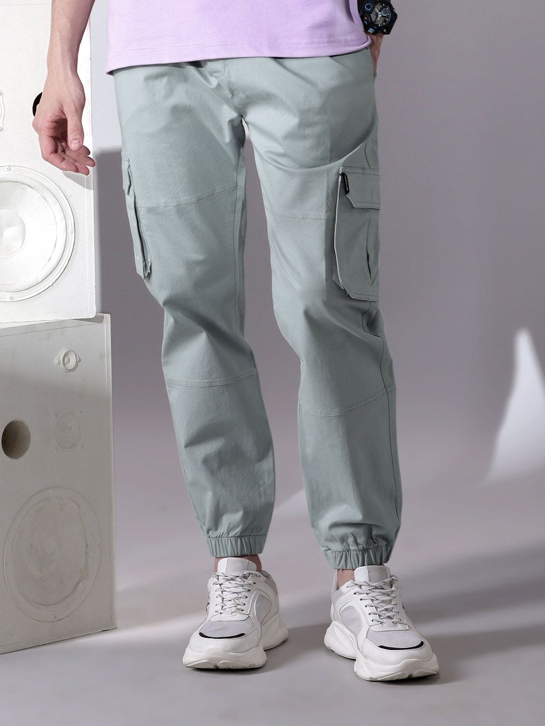 Beyoung Men Cotton Black Heavy Gauge Cargo Joggers