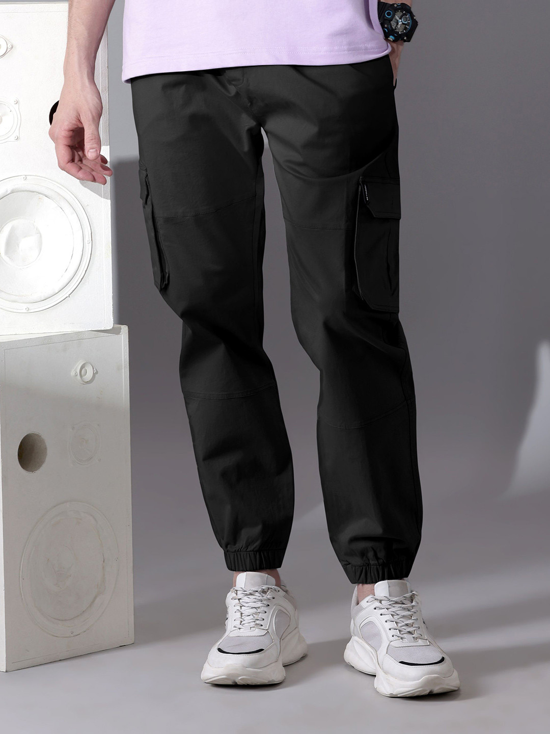 Beyoung Men Cotton Black Heavy Gauge Cargo Joggers