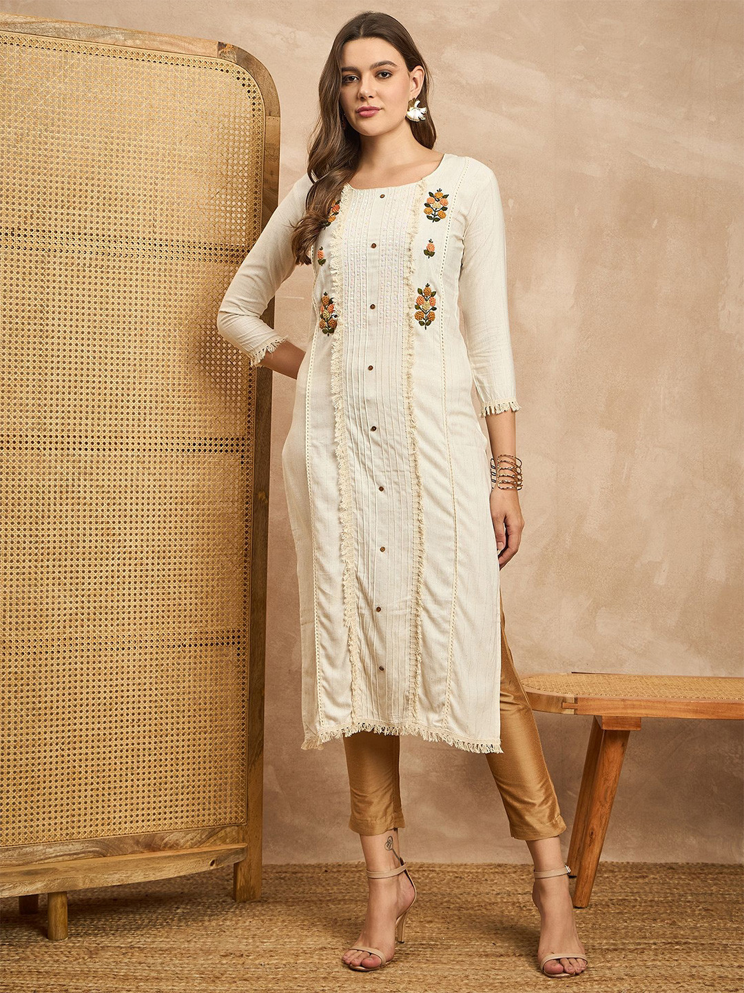 CHETI  Women Embroidered Thread Organic Cotton Straight Kurta