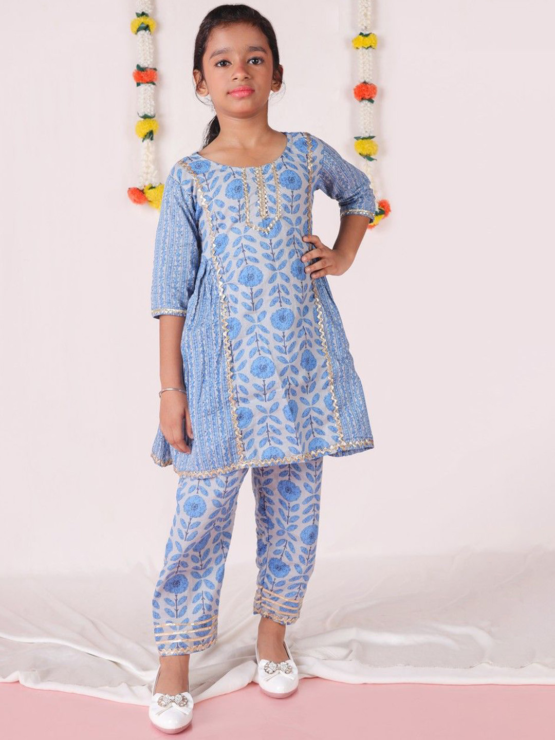 AATYA KIIDS Girls Floral Printed Pleated Pure Cotton Gotta Patti A-Line Kurta & Trousers