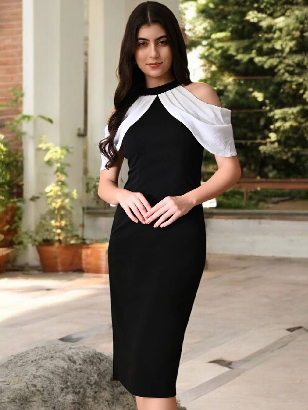 ZEUGEN Cold-Shoulder Bodycon Midi Dress