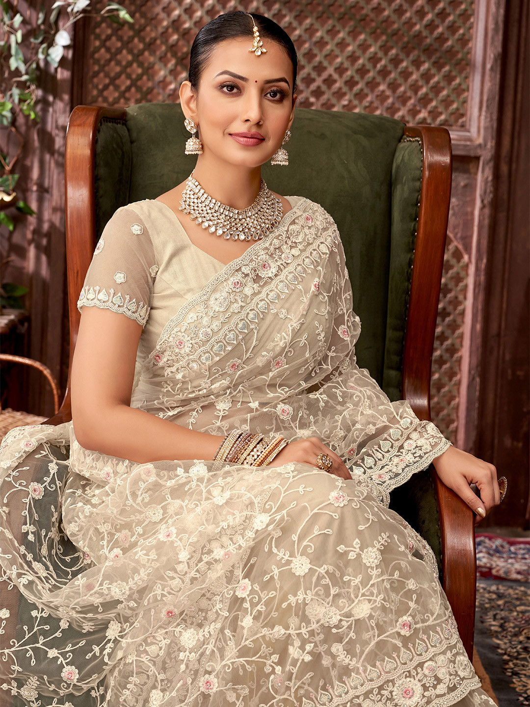 Arron Creats Floral Embroidered Beads And Stones Saree With Unstitched Blouse Piece