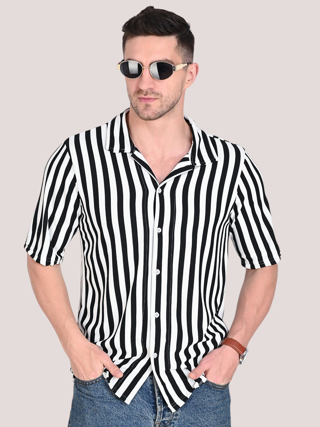TRAQUILA Men Vertical Stripes Casual Shirt