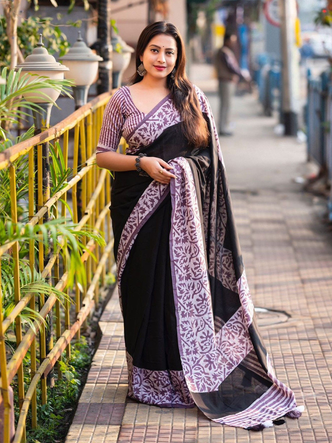 LeeliPeeri Designer Floral Batik Printed Chanderi Saree With Unstitched Blouse Piece