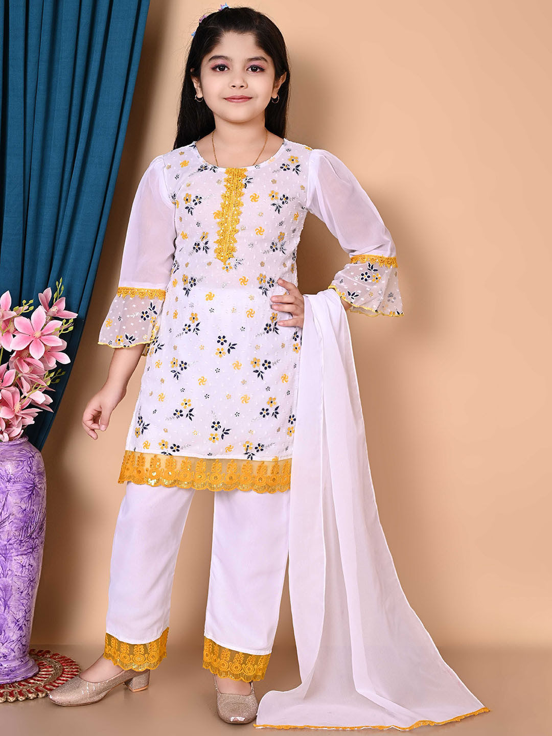 GLAMOUR WORLD GARMENTS Girls Floral Printed Regular Kurta with Palazzos & With Dupatta