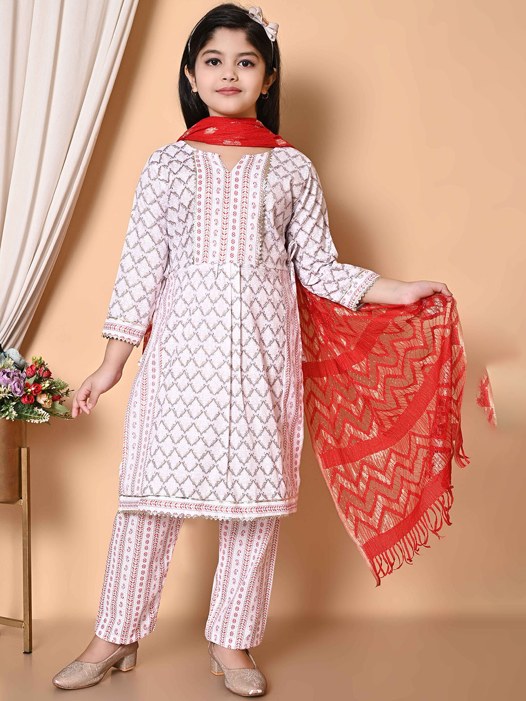 GLAMOUR WORLD GARMENTS Girls Floral Printed Regular Kurta with Palazzos & With Dupatta