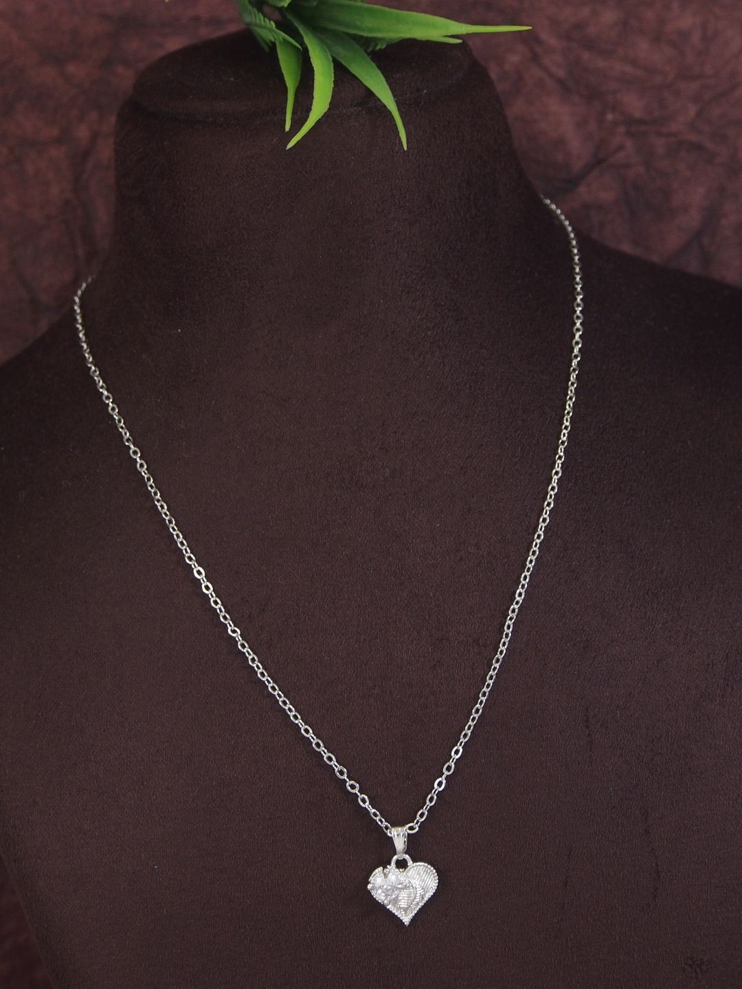 V FASHION JEWELLERY Silver-Plated Heart Shaped Charm Pendant With Chain