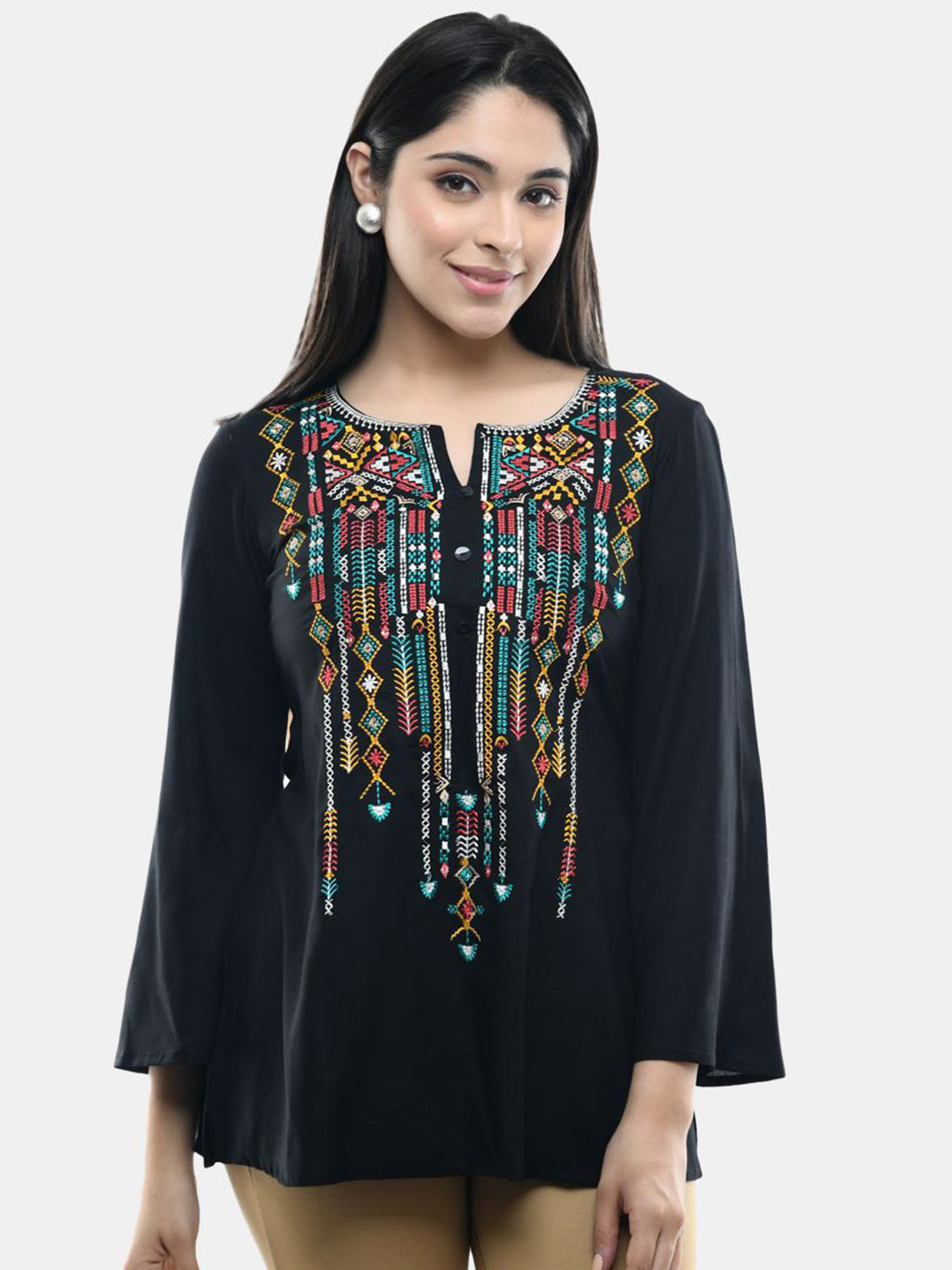 VAAMII Women Geometric Embroidered Sweetheart Neck Top