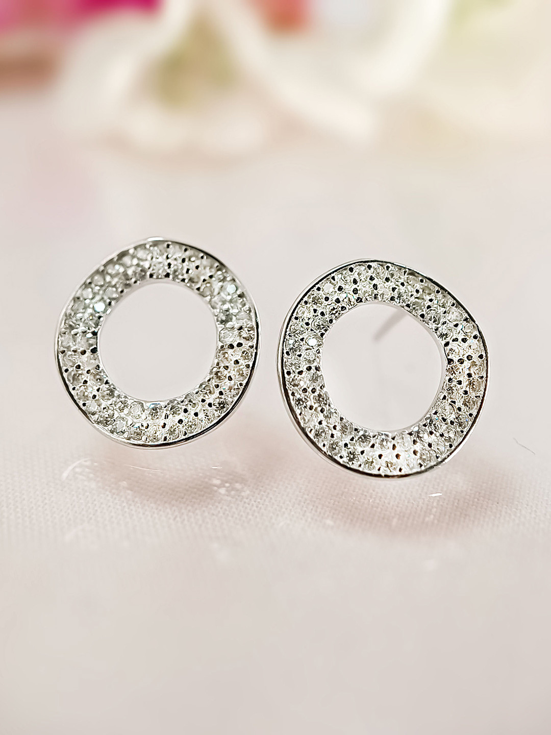 INARI SHINES 925 Sterling Silver Cubic Zirconia Studded Circular Pave Studs
