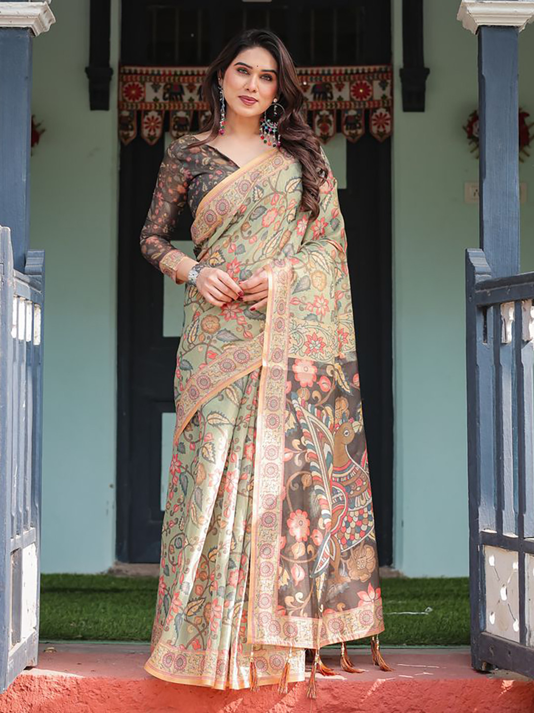 Alamaari Fashion Pure Cotton Floral Printed Handloom Saree