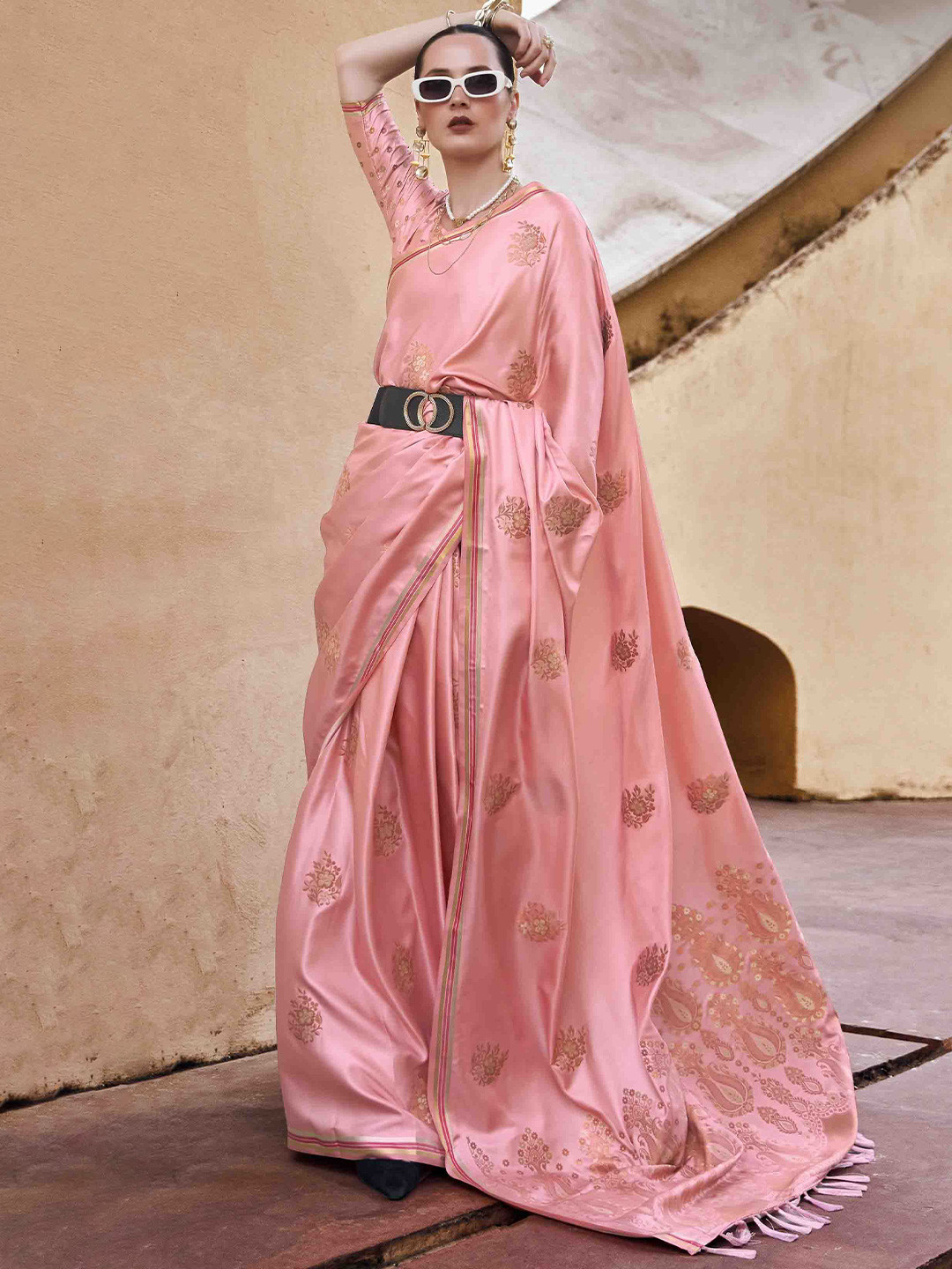 Blissta Woven Design Zari Handloom Saree With Unstitched Blouse Piece