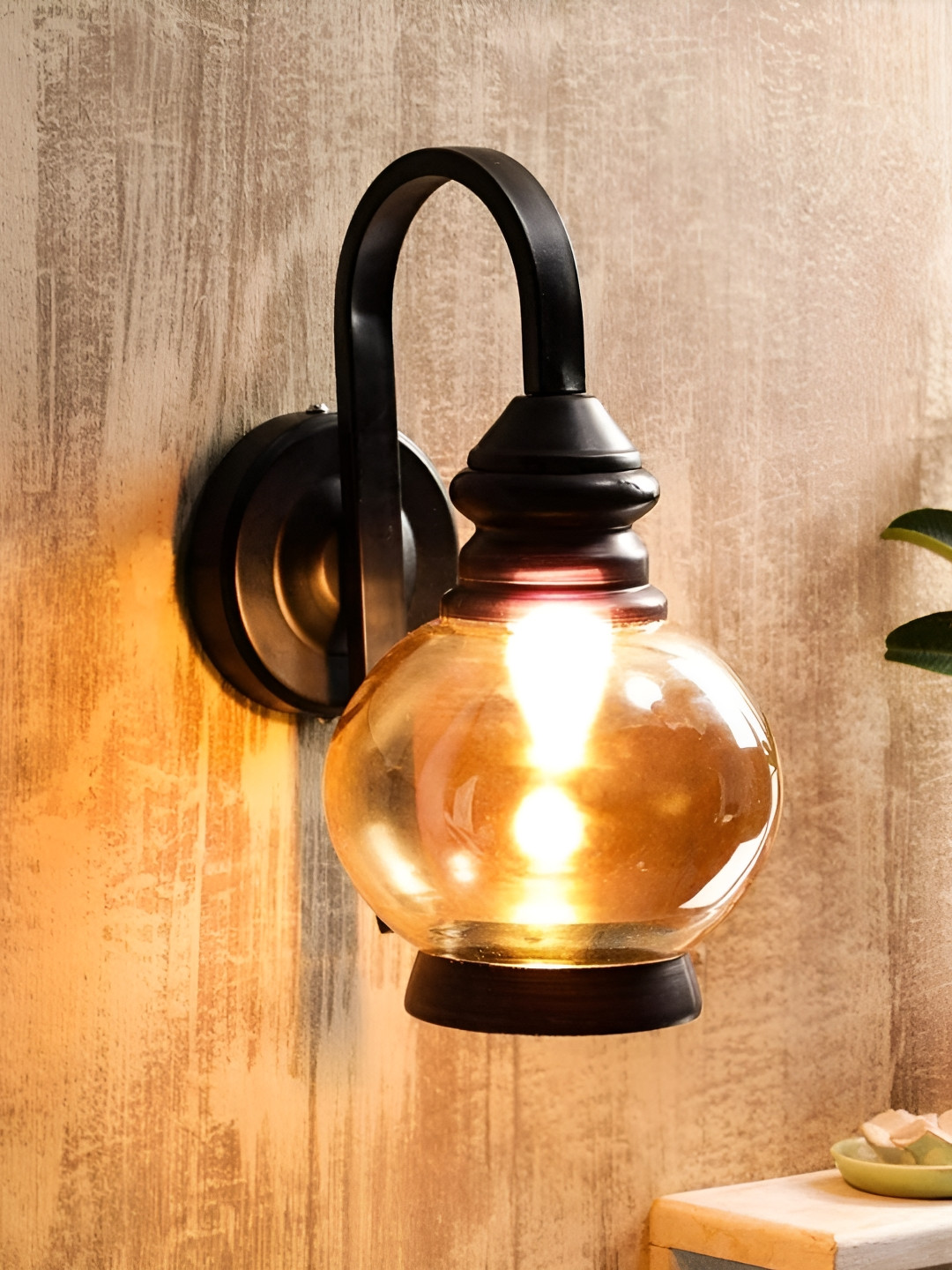 KINIS Black & Gold-Toned Metal Quirky Abstract Shaped Shaped Wall Lamp