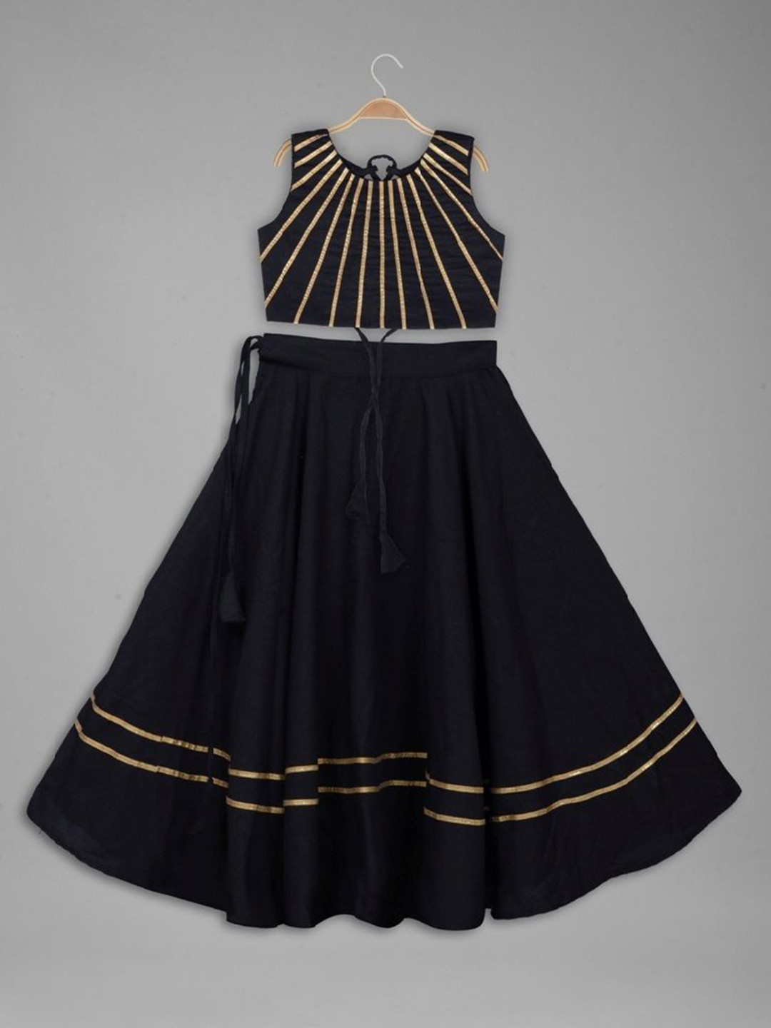 Anneca Girls Embroidered Round Neck Full Umbrella Flyer Lehenga With Choli