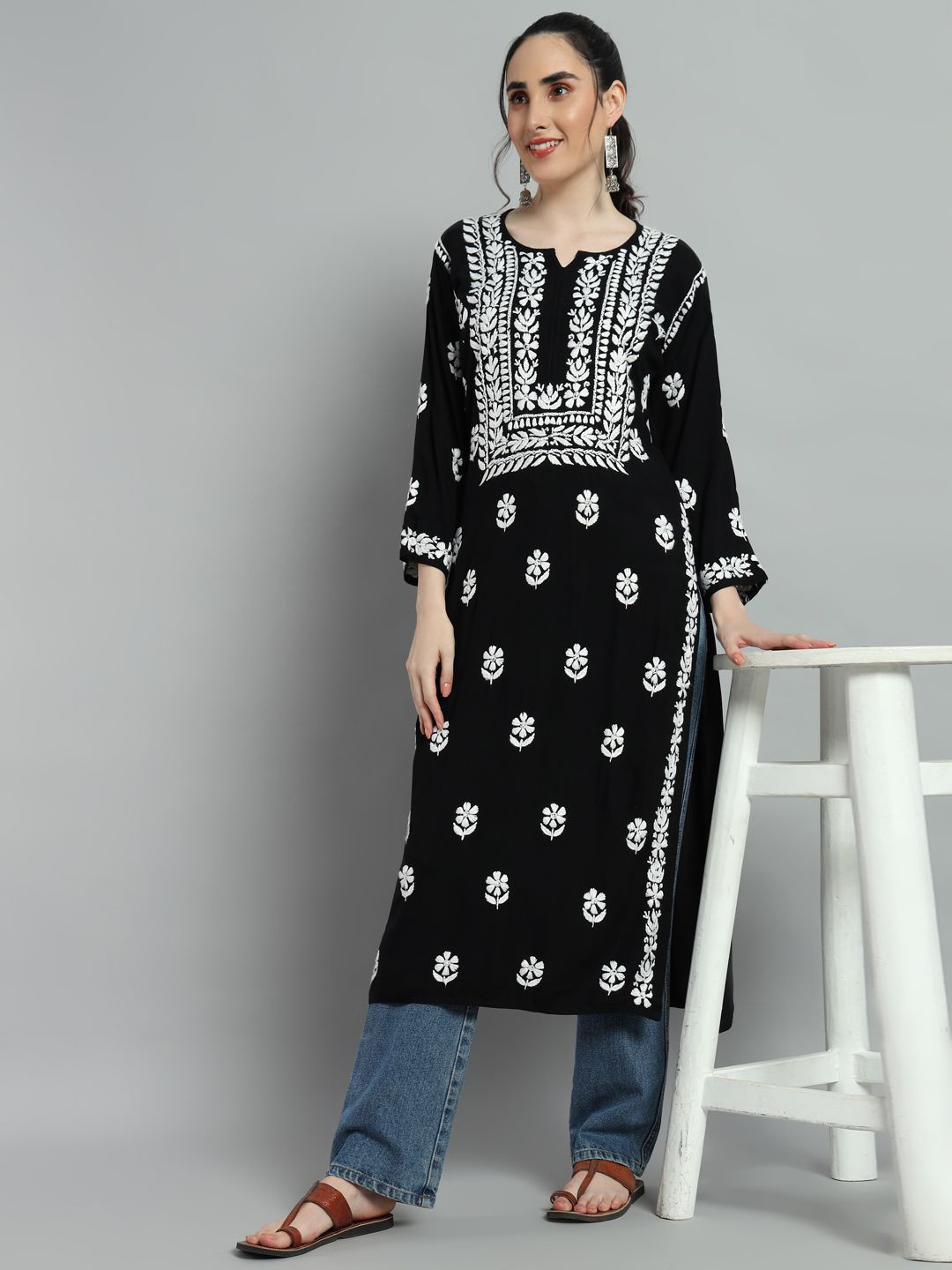 Fashionable Chikan Handikraft Floral Embroidered Lucknowi Chikankari Straight Kurta
