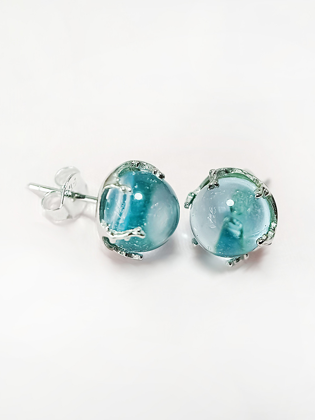 INARI SHINES 925 Sterling Silver Rhodium-Plated Aqua Stone Studded Circular Studs
