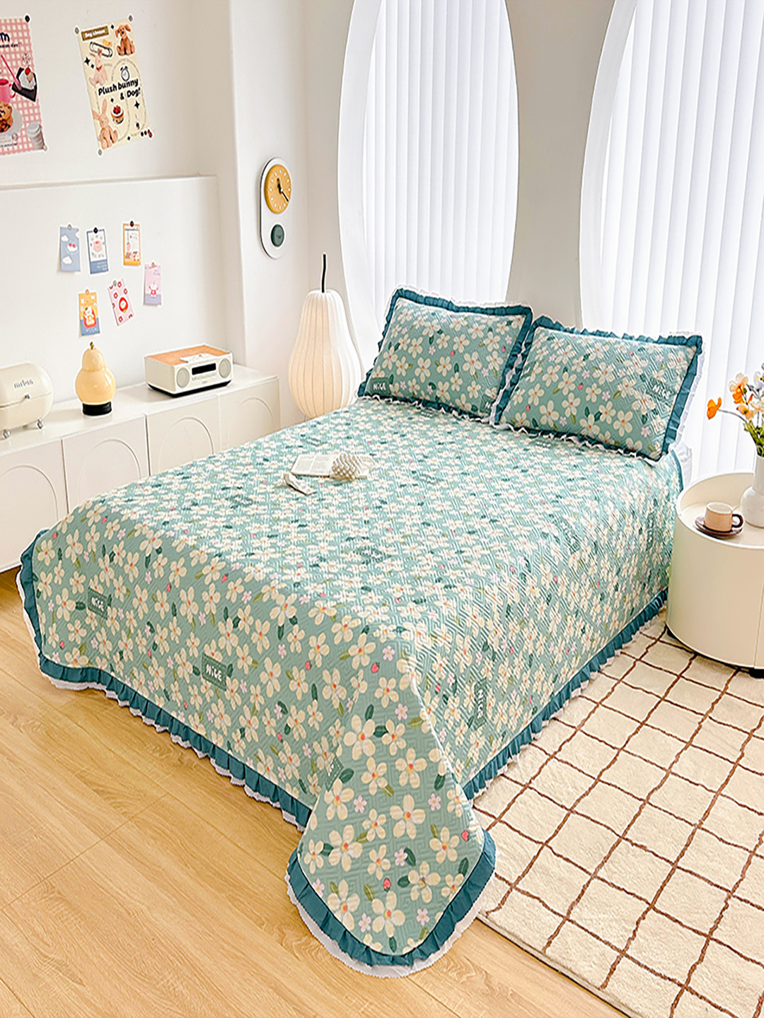 JC HOME Green & White Floral Printed Bed Cover With Pillow